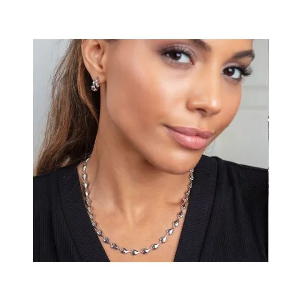 Desire Kiss Linking Hearts Collar Necklace Image 2 Conti Jewelers Endwell, NY