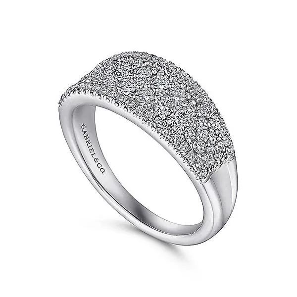Curved Pavé Diamond Ring