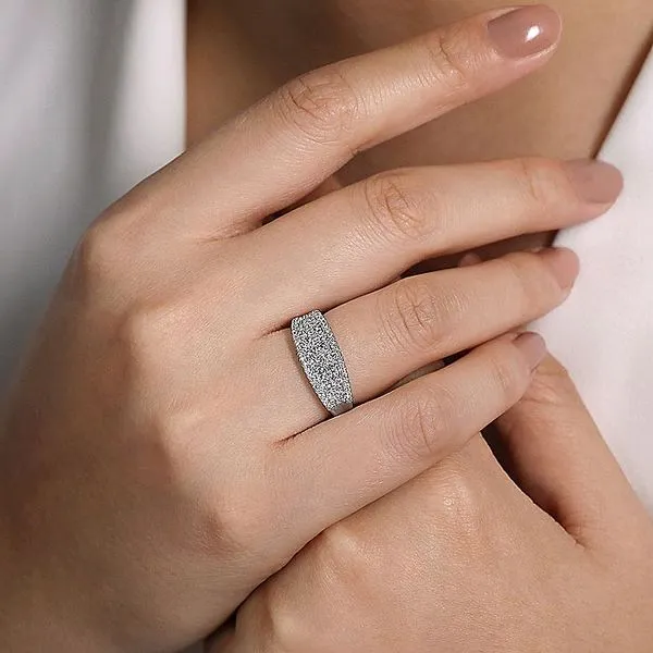 Curved Pavé Diamond Ring