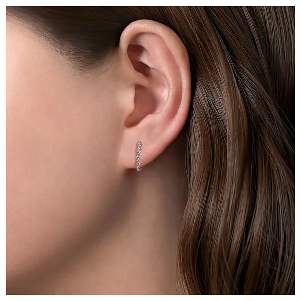 Scallop Hoop Earrings | 12mm