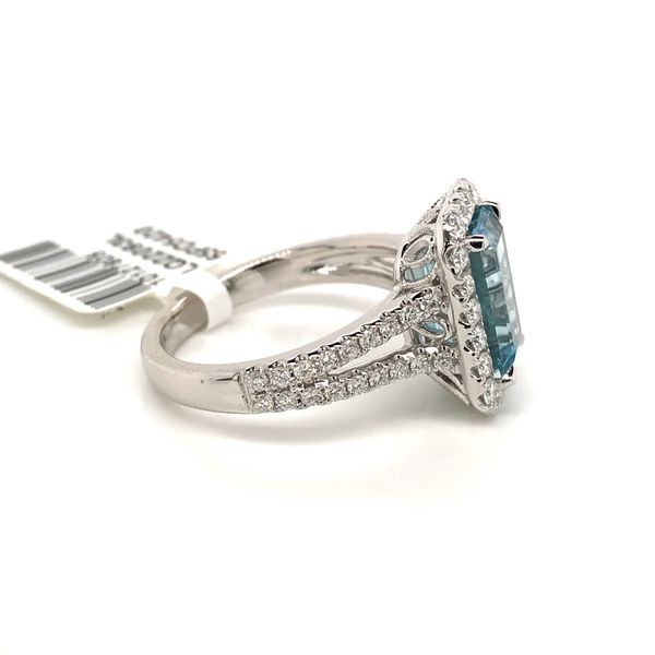 18k White Gold Aquamarine Gemstone Ring Image 3 David Douglas Diamonds & Jewelry Marietta, GA
