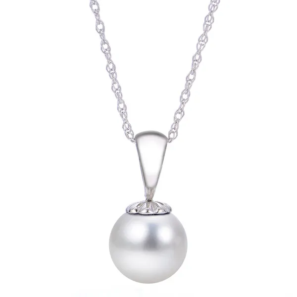 Classic Pearl Necklace