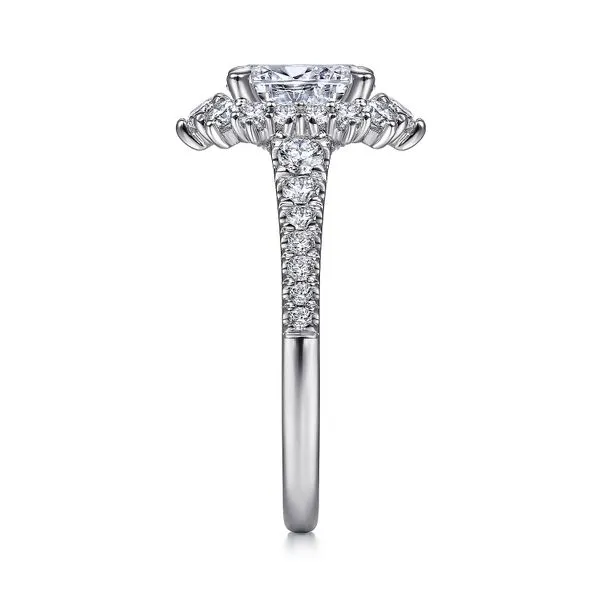 Customizable | Halo Engagement Ring