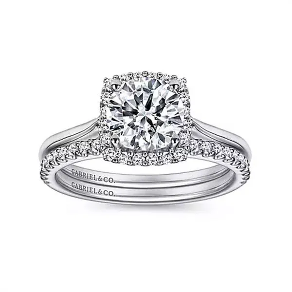 Customizable | Halo Engagement Ring