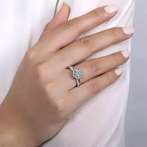 Customizable | Halo Engagement Ring