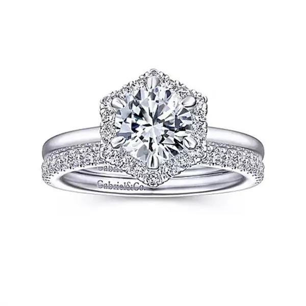 Customizable | Halo Engagement Ring
