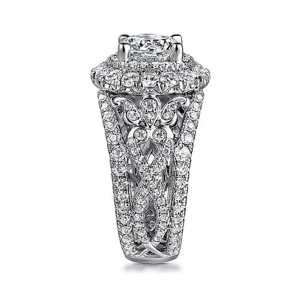 Customizable | Halo Engagement Ring