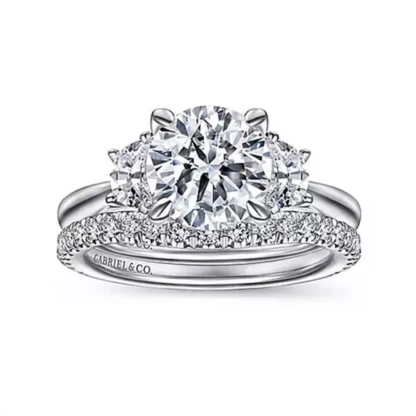 Customizable | Three Stone Engagement Ring