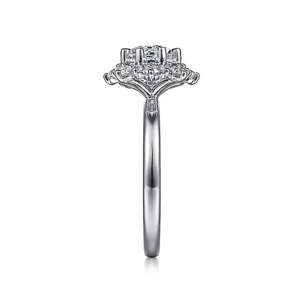 Customizable | Halo Engagement Ring