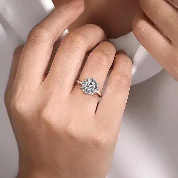 Customizable | Halo Engagement Ring