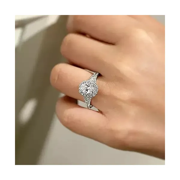 Customizable | Halo Engagement Ring