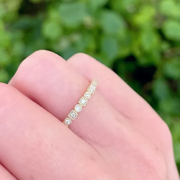 14KY 0.09ctw Diamond Wedding Band Image 3 Diamonds Direct St. Petersburg, FL