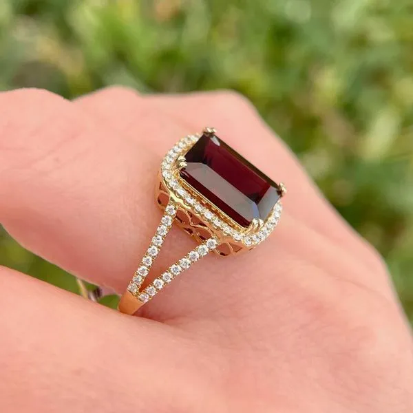 Enchanted14KY 6.84ct Rhodolite Garnet Diamond Ring Image 5 Diamonds Direct St. Petersburg, FL