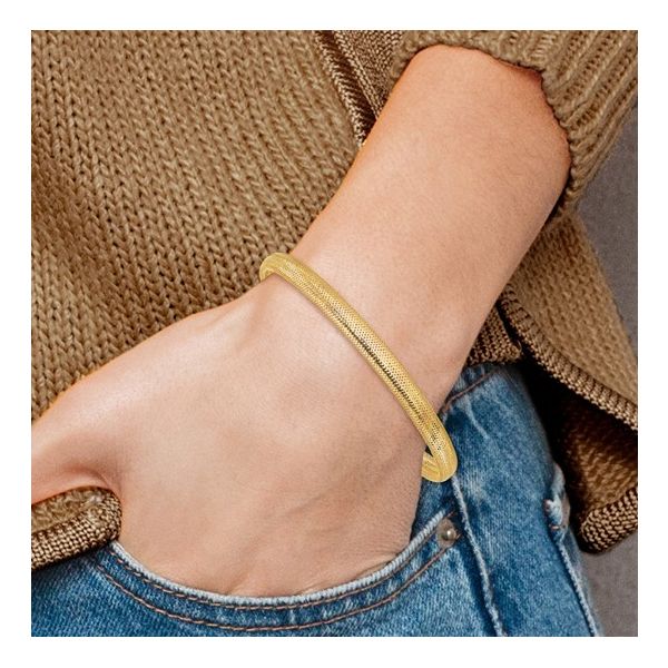 Leslie's 10kt Gold Bangle Bracelet Image 2 Elgin's Fine Jewelry Baton Rouge, LA