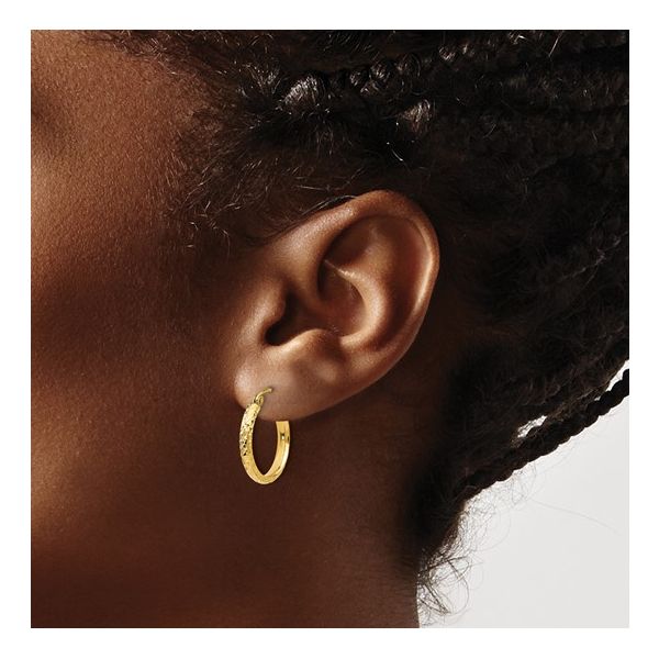 Leslie's 14kt Gold Diamond Cut Hoop Earrings Image 3 Elgin's Fine Jewelry Baton Rouge, LA