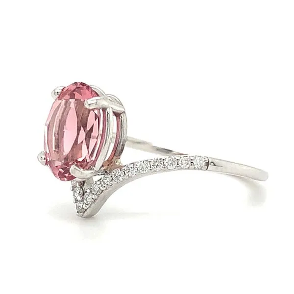 14K Oval Maine Pink Tourmaline V Ring Image 2 Ellsworth Jewelers Ellsworth, ME