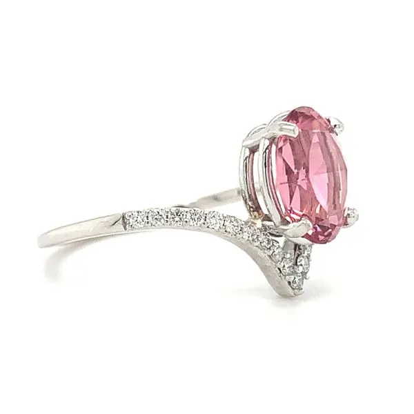 14K Oval Maine Pink Tourmaline V Ring Image 3 Ellsworth Jewelers Ellsworth, ME
