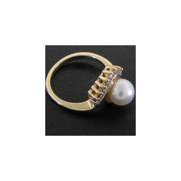 14K Yellow Gold Estate Ring with Cultured Pearl Image 2 Ellsworth Jewelers Ellsworth, ME