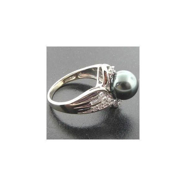 14K White Gold Tahitian Pearl Estate Ring Image 2 Ellsworth Jewelers Ellsworth, ME