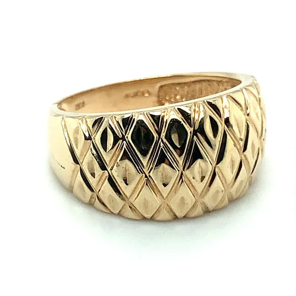 14K Yellow Gold Estate Shrimp Ring with Pattern Image 4 Ellsworth Jewelers Ellsworth, ME