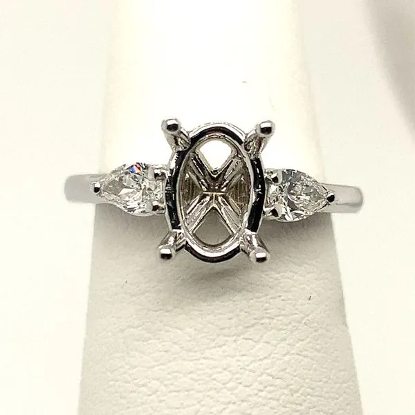 ENGAGEMENT RING Erickson Jewelers Iron Mountain, MI