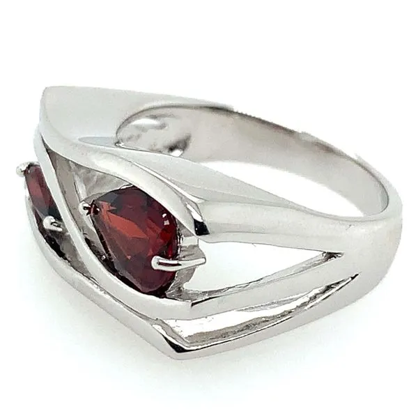 GARNET RING Image 2 Erickson Jewelers Iron Mountain, MI