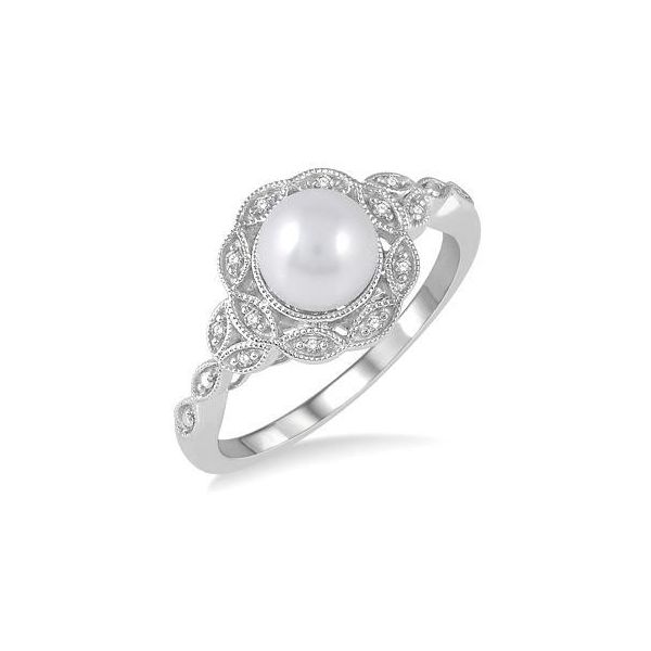 PEARL RING Erickson Jewelers Iron Mountain, MI