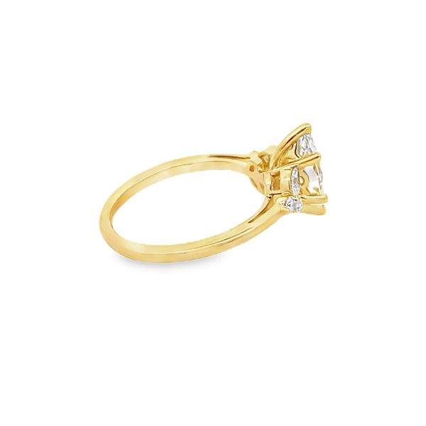 Estate - Diamond Ring Image 4 Flora Gems Decatur, IL