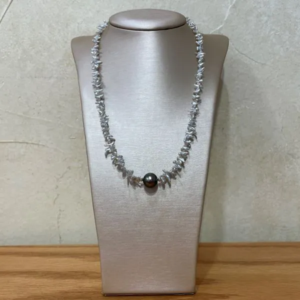 SS White Keshi Akoya Pearl Necklace with Single 10 mm Tahitian Pearl 18