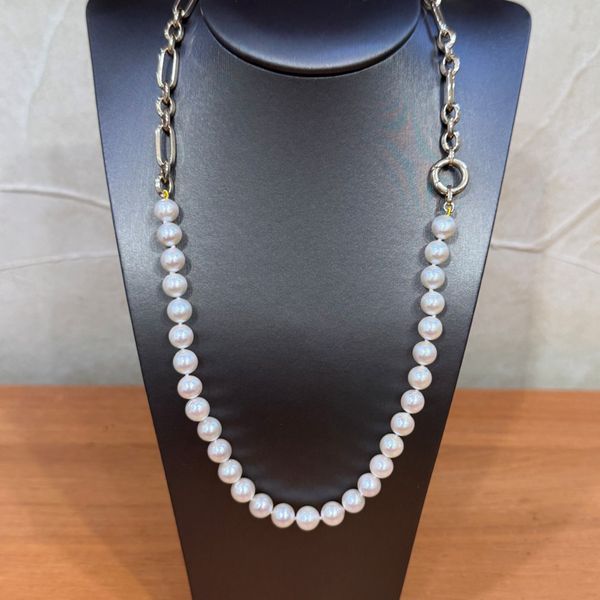 14KY Gold Fancy Link Necklace with White Akoya Pearl Front Section 18.25