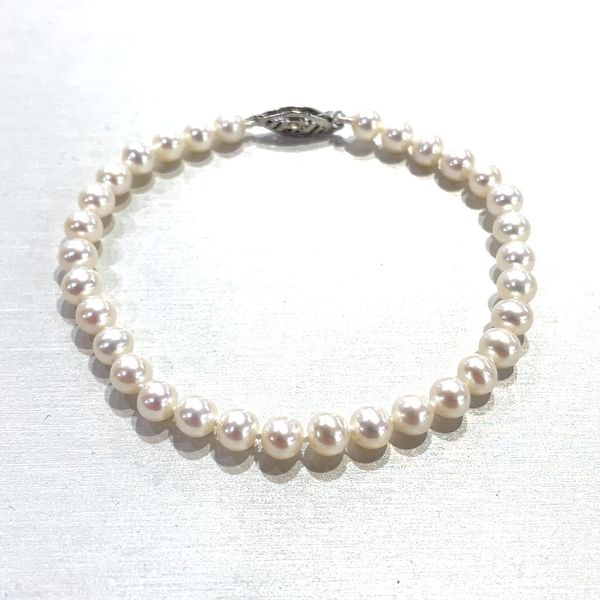 5 - 5.5 mm White Freshwater Pearl Bracelet with White Gold Clasp 7