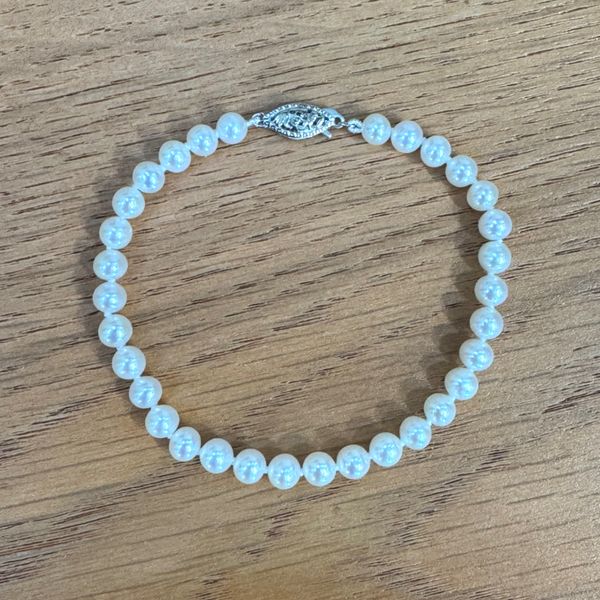 5 - 5.5 mm White Freshwater Pearl Bracelet with White Gold Clasp 7