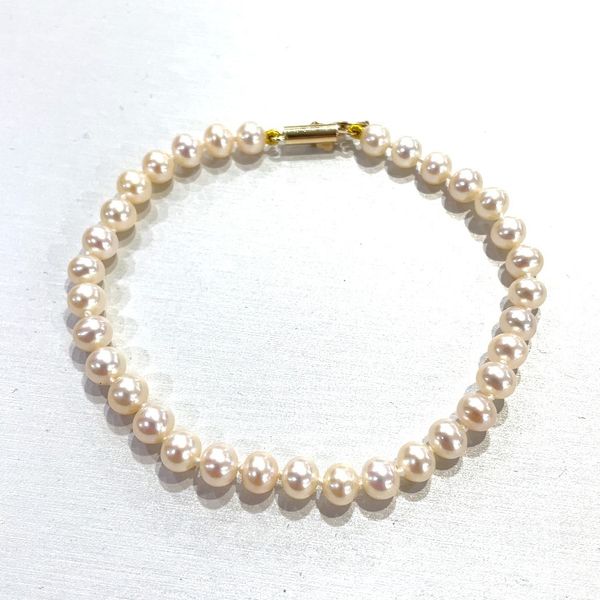 5 - 5.5 mm White Freshwater Pearl Bracelet with Yellow Gold Clasp 7.25