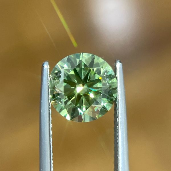2.31 Ct Round Fancy Vivid Green Lab Grown Diamond VVS1 Clarity - IGI Image 4 Franzetti Jewelers Austin, TX