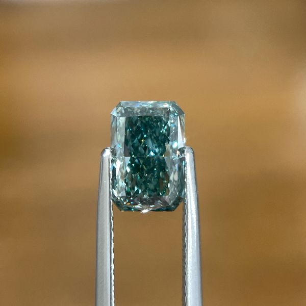 2.17 Ct Radiant Fancy Vivid Green Lab Grown Diamond VS1 Clarity - IGI Image 4 Franzetti Jewelers Austin, TX
