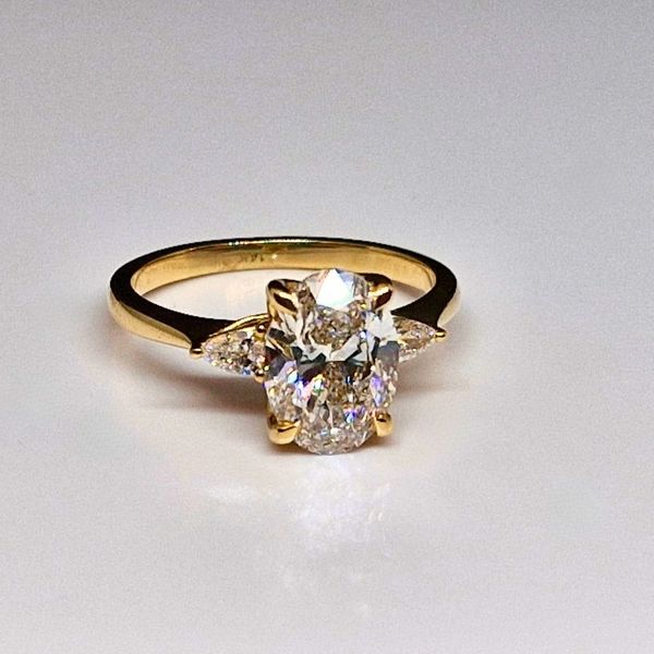 Frontenac Jewellers 2.04 CT Lab-Grown Oval Diamond Engagement Ring in 14K Yellow Gold Frontenac Jewellers Kingston, ON
