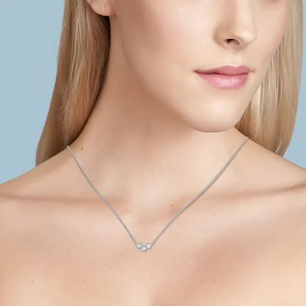 18k White Gold Birks Iconic® Diamond Splash Pendant Image 2 Frontenac Jewellers Kingston, ON