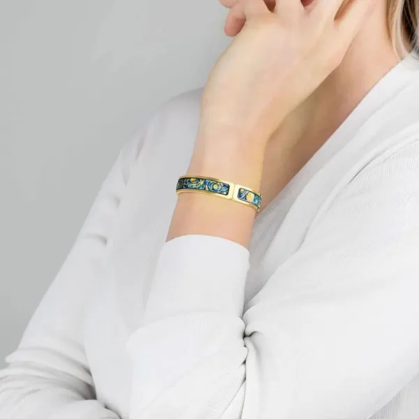 Ballerina Clasp Bangle Image 2 Frontenac Jewellers Kingston, ON