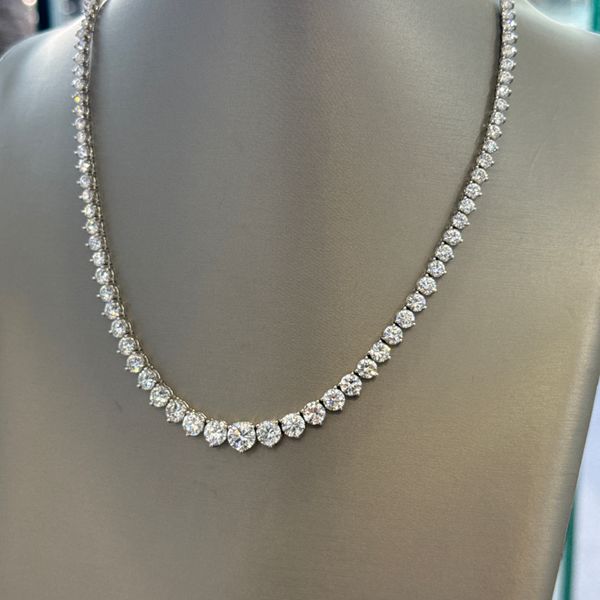 Diamond Riveria Necklace in 18K White Gold Image 3 Galicia Fine Jewelers Scottsdale, AZ
