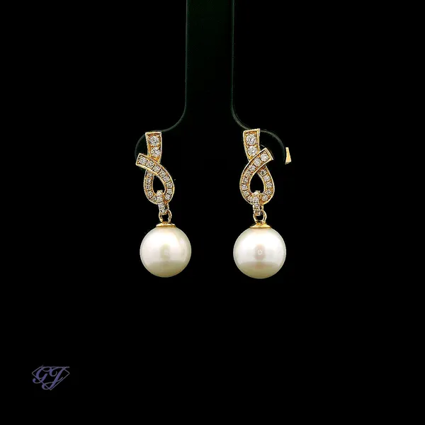 18K Yellow Gold 8.2mm Freshwater Pearl Earrings Image 3 Geneva Jewelry Riverside, CA