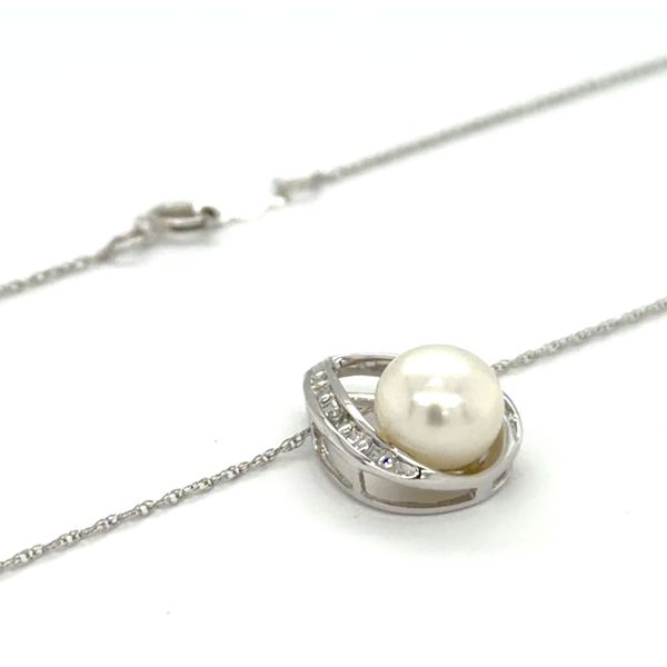 Estate Gold Fresh Water Pearl & Diamond Pendant Image 2 Georgetown Jewelers Wood Dale, IL