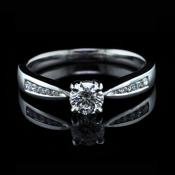 18K White Gold and Diamond Engagement Ring Geralds Jewelry Oak Harbor, WA