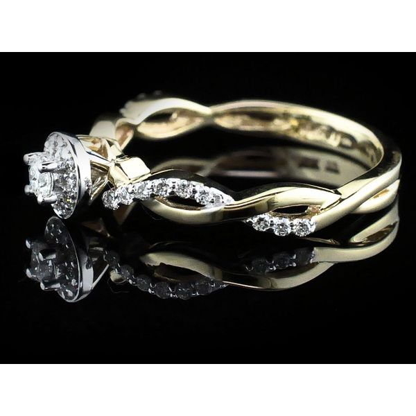 Two-Tone Diamond Engagement Ring Image 2 Geralds Jewelry Oak Harbor, WA