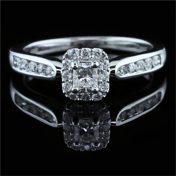 Radiant Cut Diamond Engagement Ring Geralds Jewelry Oak Harbor, WA