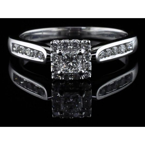 Princess  Cut Diamond Halo Engagement Ring Geralds Jewelry Oak Harbor, WA