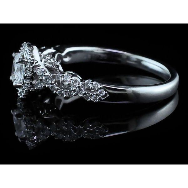 Oval Halo Diamond Engagement Ring Image 2 Geralds Jewelry Oak Harbor, WA