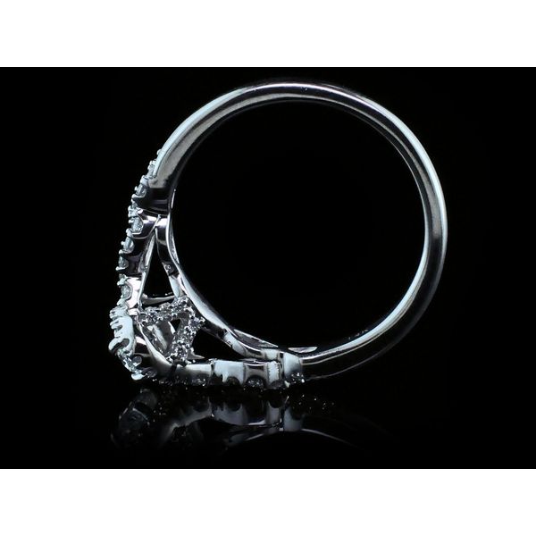 Oval Halo Diamond Engagement Ring Image 3 Geralds Jewelry Oak Harbor, WA