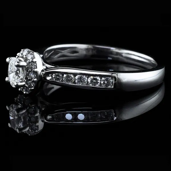 Oval Halo Diamond Engagement Ring Image 2 Geralds Jewelry Oak Harbor, WA