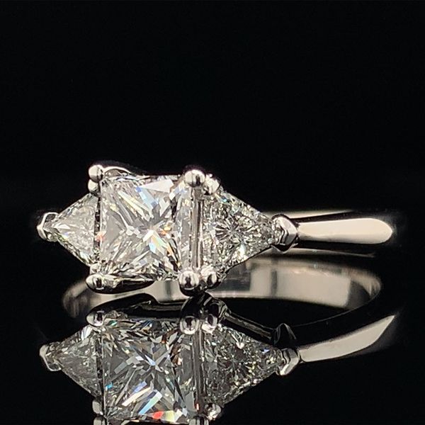 Three Stone Style Diamond Engagement Ring Image 2 Geralds Jewelry Oak Harbor, WA
