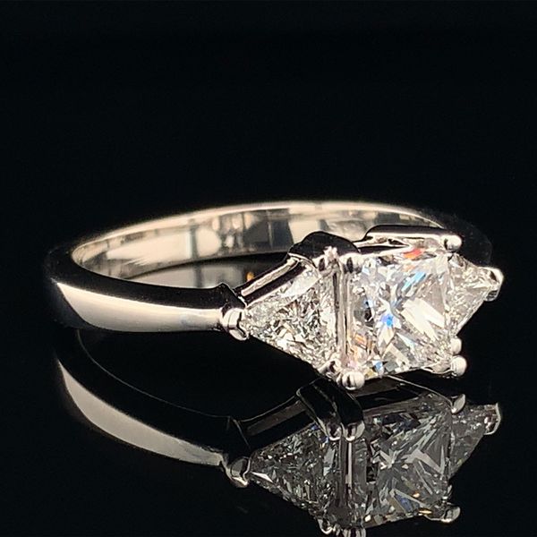 Three Stone Style Diamond Engagement Ring Image 3 Geralds Jewelry Oak Harbor, WA